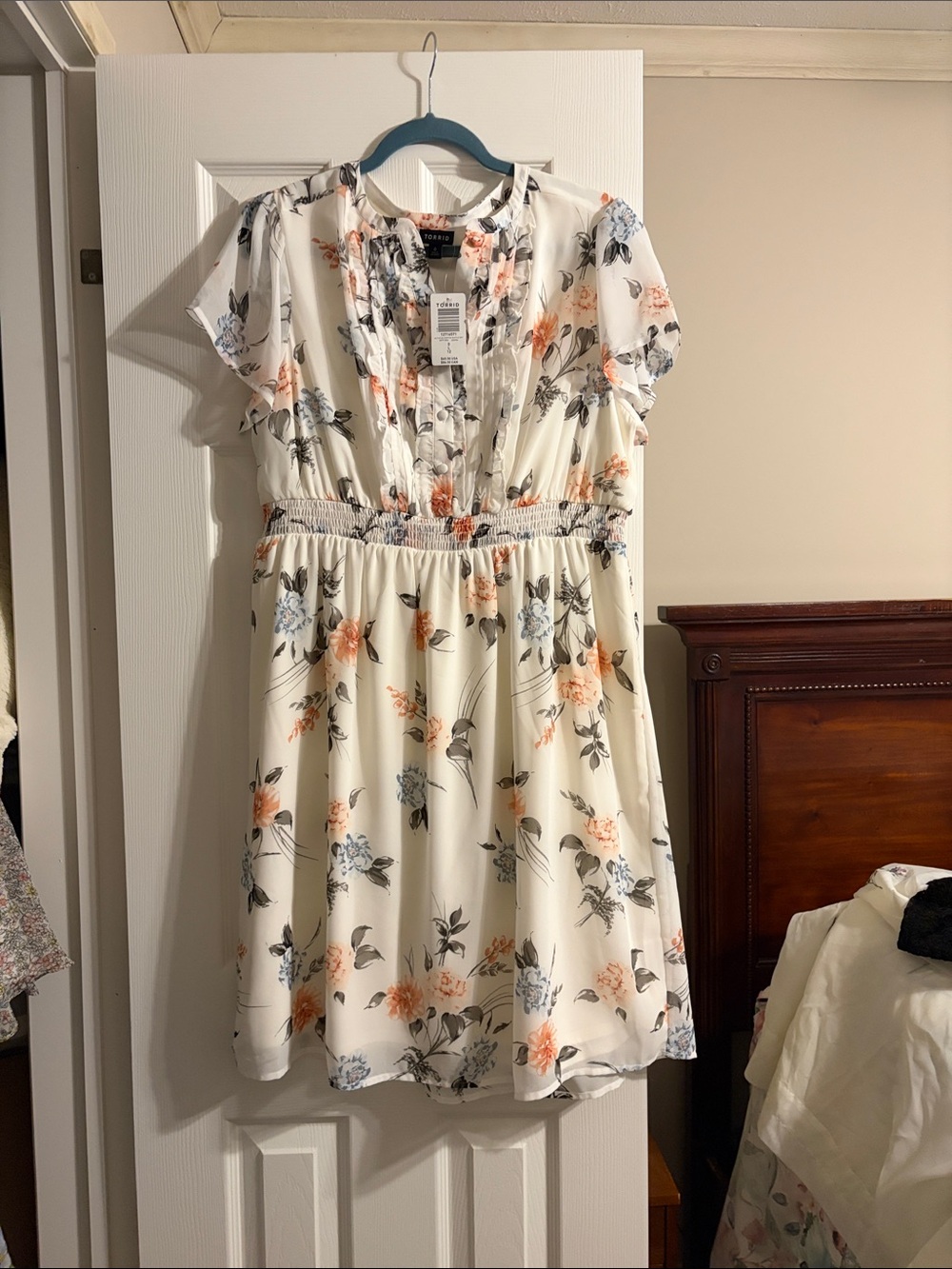 torrid Cream Floral V-Neck Short Sleeve Dress
